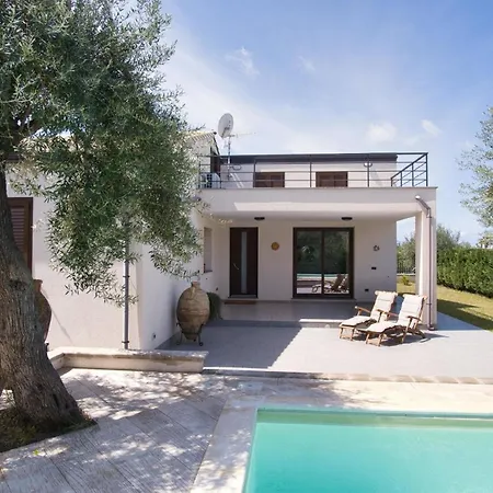Feriehus Mit Privatpool Fuer 6 Personen Ca 100 Qm In Cefalu, Sizilien Nordkueste Von Sizilien *